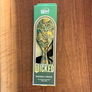 Wet Brush Wicked Brave Hair Kit - Detangling Brush + Bow Clip - NEW